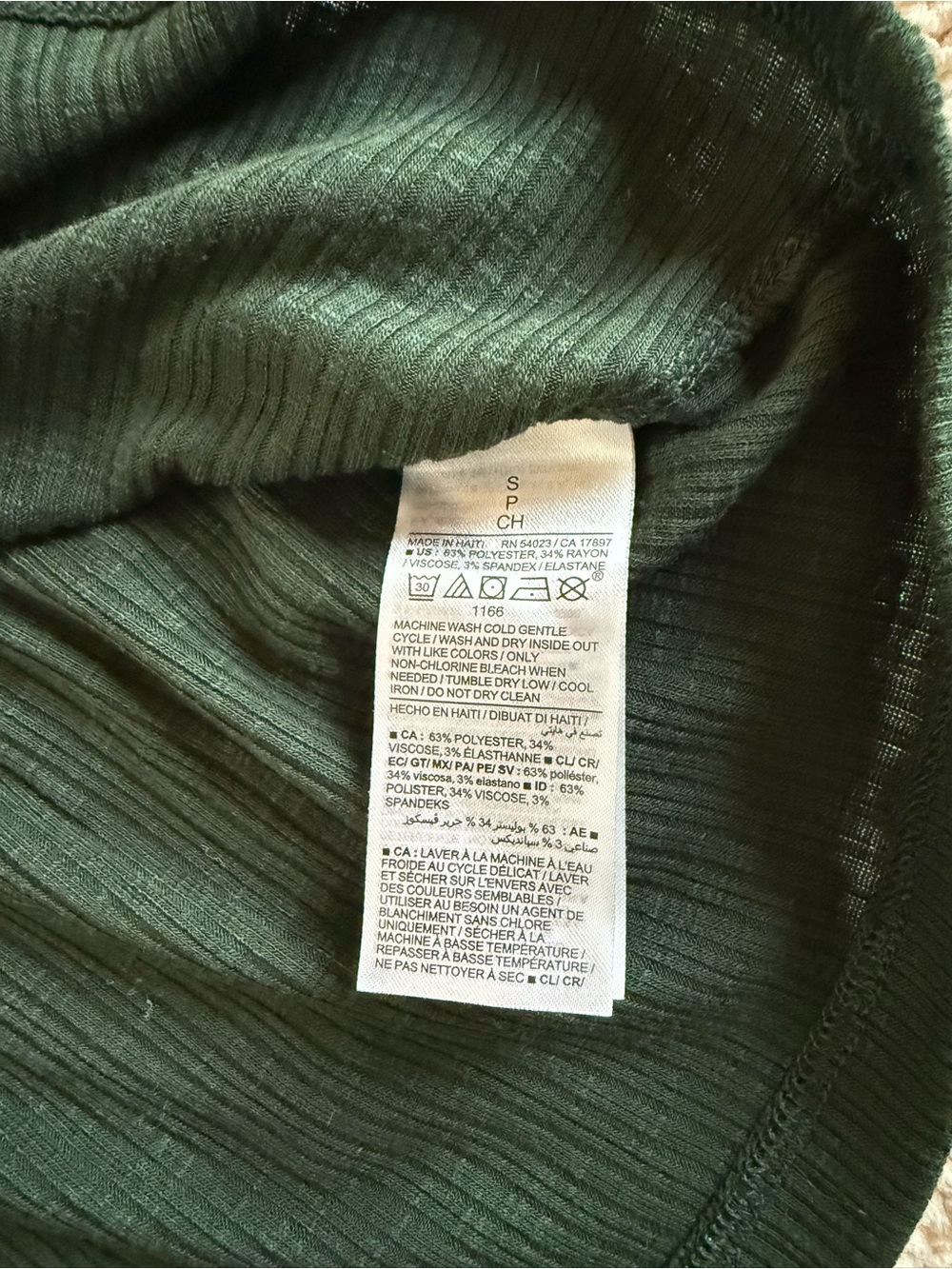 Old Navy Luxe Ribbed V-Neck Top - Picture 6 of 6